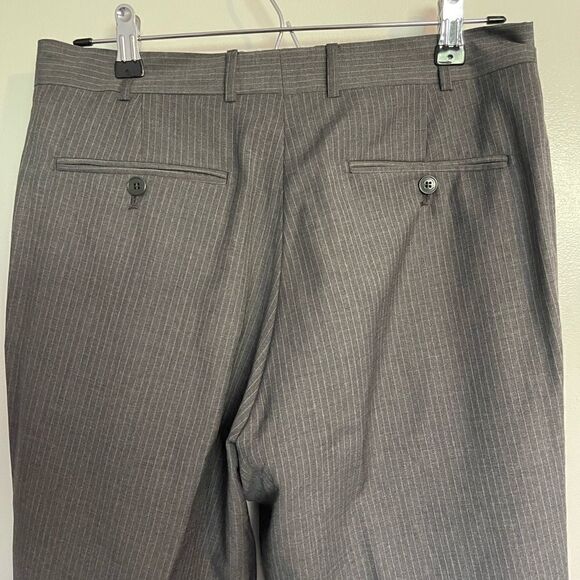 Valentino Gray Stripes Suit.Size 40 - Picture 10 of 16